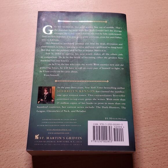 Infamous by Sherrilyn Kenyon Paperback Novel 🌎5/$10🌏 - Picture 4 of 6